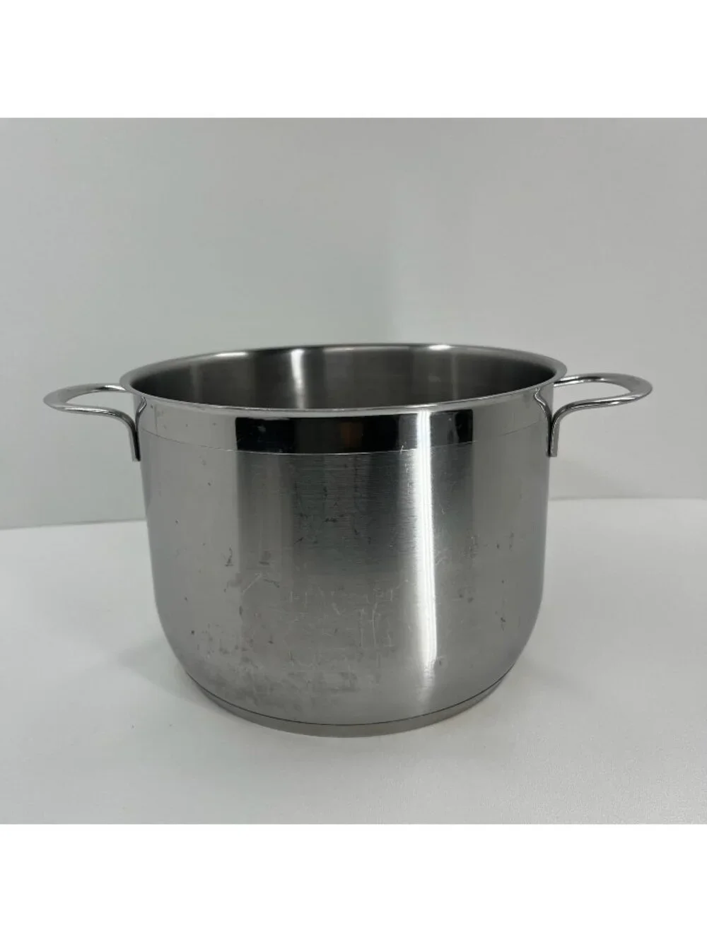 Chantal SL33-240 Stainless Steel Stockpot 8 Qt Two Handle Cooking Pot No Lid